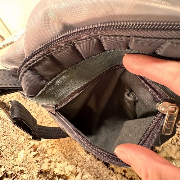 Lug Crossbody Handbag - Picture 9 of 12